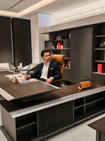 Chaise de bureau de direction à dossier haut, design minimaliste avec cuir véritable et accoudoirs en cuir, style traditionnel