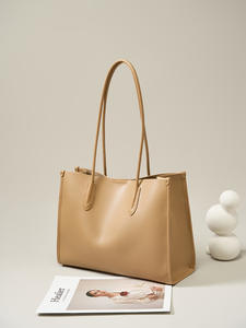 Sac fourre-tout haut de gamme en cuir véritable pour femme, en cuir de vachette souple, grande capacité, fermeture ouverte, doublure en polyester, sac à bandoulière polyvalent - Product Image 4