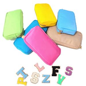 Bolsa de Maquillaje de Nailon Color Caramelo, Personalizable, Bolsa de Cosméticos de Lujo con Parches de Letras de Felpa - Product Image 5