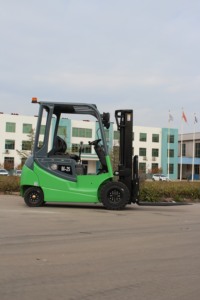 รถยกไฟฟ้าพลังงานใหม่ 2.5 ตัน ทนทาน ใช้งานได้ยาวนาน ปรับเปลี่ยนการขนถ่ายวัสดุได้อย่างยืดหยุ่น - Product Image 2