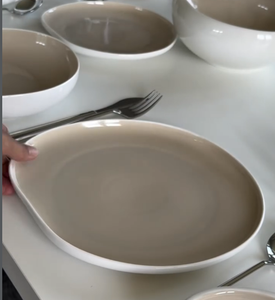 Magichina OpenStock Prix plus bas Haute qualité  Service de table en porcelaine écologique blanc extérieur gris intérieur pour fête - Product Image 5