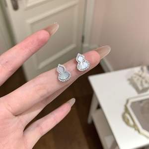 Pendientes de Calabaza de Plata de Ley S925, Estilo Vintage, Nueva Alegoría China, Incrustados con Fritillaria Blanca Natural, Artesanía Clásica - Product Image 1