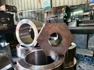 Parti Hardware di fissaggio di precisione lavorate CNC personalizzate in acciaio al carbonio albero in acciaio inossidabile bulloni CNC rivetti clip ancoraggi in lega - Product Image 4