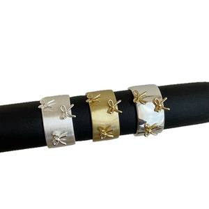 Bague ouverte simple et haut de gamme en métal brossé pour femme, bague exquise et polyvalente - Product Image 6