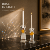 Porte-bougies en cristal à base carrée facetée, motif rose doré, coupe évasée, bougies coniques blanches en spirale, décoration d'intérieur