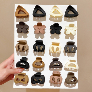 Pinzas para el Cabello Mio Coffee Series, Mini Pinzas de Plástico de 2.5cm con Forma de Corazón y Múltiples Diseños, Set de Pinzas para el Cabello para Mujeres y Niñas - Product Image 4