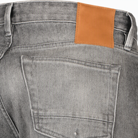 Jeans de Hombre Vintage Grises Lavados de Pierna Recta, Ajuste Delgado, 5 Bolsillos, con Parche de Cuero en la Parte Trasera, Estilo Urbano, Venta al por Mayor Directa de Fábrica