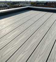 Rutschfeste Holzoptik Hohlkammer-WPC-Terrassendielen Verstärkte Umweltfreundliche Ineinandergreifende Outdoor-Terrassen-Gartenbeläge Wetterfest