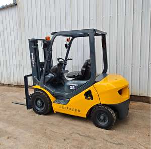 <span class=keywords><strong>Chariot</strong></span> élévateur diesel Komatsu <span class=keywords><strong>d</strong></span>'<span class=keywords><strong>occasion</strong></span> <span class=keywords><strong>de</strong></span> 3 tonnes avec composants <span class=keywords><strong>d</strong></span>'origine, fourches et extensions/housses pour projets <span class=keywords><strong>de</strong></span> terrassement - Product Image 2