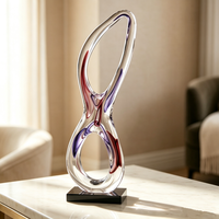 Sculpture en verre soufflé à la main avec des rayures et des tourbillons de couleur internes, verre artistique avec base noire, ornements décoratifs pour la décoration de maison de luxe