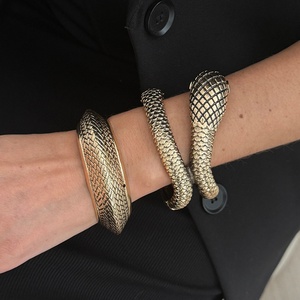 Bracciali e Braccialetti Aperti da Donna in Stile Retrò con Design a Serpente Intrecciato, Gioielli Raffinati alla Moda con Finitura Effetto Invecchiato - Product Image 1