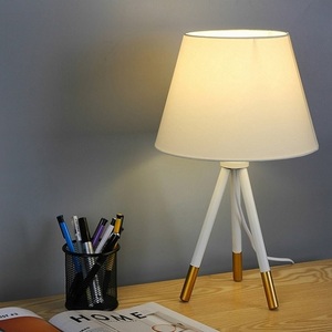 Lampe de bureau moderne 40W, vente en gros, 100 W, Source d'énergie électrique, lampe de chevet, de lecture, offre spéciale - Product Image 1