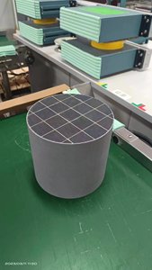 2025 SIC <span class=keywords><strong>DPF</strong></span> dxy tổ ong gốm tự động chất xúc tác/<span class=keywords><strong>doc</strong></span>/<span class=keywords><strong>DPF</strong></span>/xe chất xúc tác/xúc tác chuyển đổi - Product Image 5