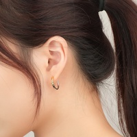 Pernos de oreja de línea de separación de joyería chapados en oro de viaje C palabra accesorios de oreja 2024 nuevo