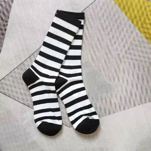 Chaussettes de luxe pour hommes et femmes, chaussettes de créateur, chaussettes classiques à lettres, confortables, respirantes, en coton de haute qualité, tendance, 15 types de couleurs - Product Image 6