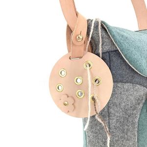 Enrouleur de Fil et Organisateur Mural Créatif à 7 Trous pour Tricot et Crochet – Rangement Suspendu pour Fils de Coton et Accessoires - Product Image 3