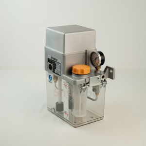 Bomba de Aceite Motorizada Original SHOWA LCB 4011B 200V 0.1 L/min 1.2MPa 2L, Sistema de Lubricación para Aplicaciones de Mecanizado - Product Image 2