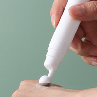 Flacon de sérum pour les yeux sans air de 5 ml, 10 ml, 15 ml avec applicateur de massage à bille en acier inoxydable, emballage pour soins de la peau