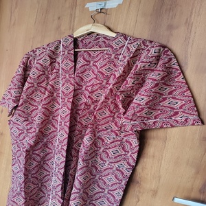 ชุดคลุมกิโมโนผ้าฝ้ายสีน้ำเงินไซส์ใหญ่ขายดี ลายพิมพ์ดอกไม้แบบแฮนด์บล็อก ชุดลำลองสำหรับใส่พักผ่อน มีราคาขายส่ง - Product Image 3