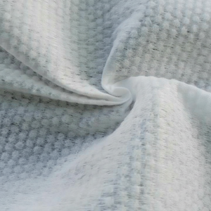 ผ้าสปันเลซสีขาวเป็นมิตรกับสิ่งแวดล้อมผลิตจากโรงงานในเวียดนามผ้าใยสังเคราะห์ที่มีน้ำหนักเบากันรอยเปื้อนกันไฟฟ้าสถิตย์ถูกสุขอนามัยอย่างยั่งยืน - Product Image 1