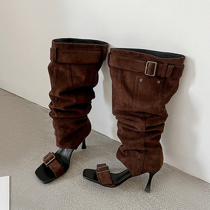 Botas altas de verano con punta abierta para mujer, sandalias anchas con hebillas metálicas, zapatos holgados de tacón alto, botines largos de gamuza con una sola tira - Product Image 6