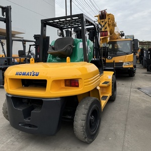 Heavy Duty Komatsu FD70 7 Ton <b>Used</b> Diesel Forklift with Three Stage Mast Strong Structure Long Service Life - Product Image 3