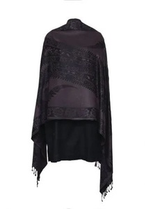 Étole longue en viscose tissée pour femme, avec tombé fluide, pour tenues décontractées, collections de boutique - Product Image 1