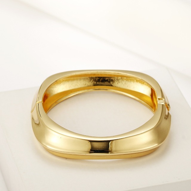 Vintage Chunky Gold Plated Alloy Square Cuff Bracelet for Women Trendy Party Style