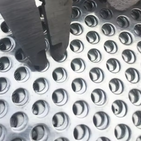 Vente chaude de tôle métallique perforée en aluminium de 0,8 mm, panneau de plafond avec services de découpe et de soudage