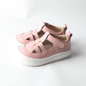 Vente en gros de sandales d'été plates pour enfants en cuir véritable légères et mignonnes pour l'extérieur avec fermeture à boucle et sangle - Product Image 2