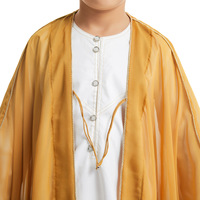 Nouvelle Collection 2026 : Qamis Garçon Style Bisht avec Bordure Métallique – Vêtement Islamique Arabe pour Enfants, Robe de Cérémonie pour Ramadan et Aïd, Thobe Saoudien et de Dubaï