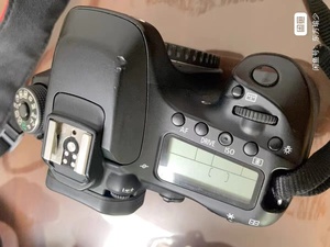 Cámara Digital DSLR EOS 80D <span class=keywords><strong>de</strong></span> <span class=keywords><strong>Segunda</strong></span> <span class=keywords><strong>Mano</strong></span>, Usada, con Resolución HD <span class=keywords><strong>de</strong></span> 8MP, Cargador <span class=keywords><strong>de</strong></span> Batería y Tarjeta <span class=keywords><strong>de</strong></span> Memoria - Product Image 4