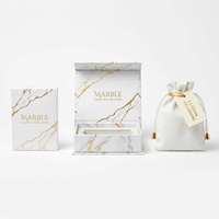 Jeu de cartes en marbre avec logo personnalisé, boîte rigide en papier, texture marbrée haute brillance, estampage à chaud doré métallique pour un luxe inégalé
