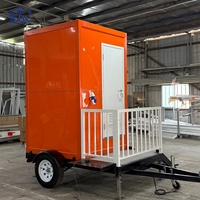Remorque WC mobile simple avec urinoir, lavabo et évier intégrés pour événements extérieurs et chantiers