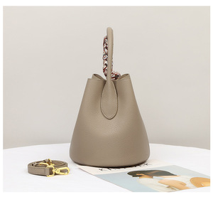 Sac seau élégant pour femmes Sac à main en cuir souple Sacs à bandoulière Sac fourre-tout pour femmes et filles - Product Image 3