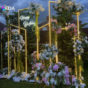 Set Perlengkapan Panggung Pernikahan LEDA, Bingkai Geometris Tak Beraturan Warna Emas, Lampu Hangat, Stand Backdrop Logam untuk Penggunaan Indoor dan Outdoor - Product Image 1