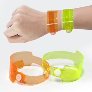 Produit tendance 2026 Bracelet en PVC fluorescent en forme de L Logo personnalisé Articles de festival colorés <span class=keywords><strong>Personnalisable</strong></span> - Product Image 1