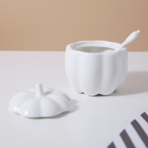 WEIYE OEM/ODM - Salero y Pimentero <span class=keywords><strong>de</strong></span> Porcelana <span class=keywords><strong>de</strong></span> 4 Pulgadas con Forma <span class=keywords><strong>de</strong></span> Calabaza, Recipiente <span class=keywords><strong>de</strong></span> Cerámica Blanca para Condimentos con Cuchara - Product Image 6