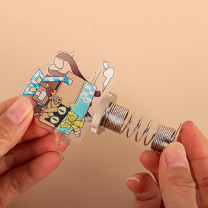 Vigreat personalizado creativo acrílico Anime dibujos animados Springs Shaker Standee plástico divertido llavero ligero para mesa de coche - Product Image 2