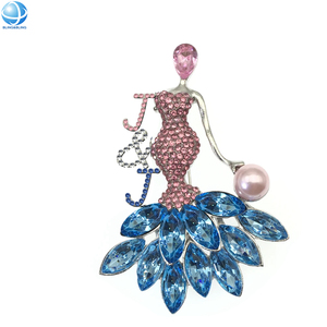 Regalos de recuerdo brillantes Joyería de hermandad griega Rosa Azul Esmalte Rhinestone Cristal 1943 GPD Pins de solapa Gamma Phi Delta Broche - Product Image 5