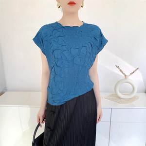 Camiseta Original de Poliéster con Bordado Floral, Plisada, de Manga Corta, Holgada y Cómoda para <span class=keywords><strong>Mujer</strong></span>, Colección Verano 2025 - Product Image 1
