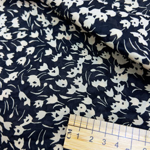 Tela de Algodón Peinado Estampado <span class=keywords><strong>Floral</strong></span> con Textura Arrugada y Efecto Encogido, Material Antiarrugas para Vestido de Fiesta en el Jardín, 50 Pulgadas, 80gsm - Product Image 2