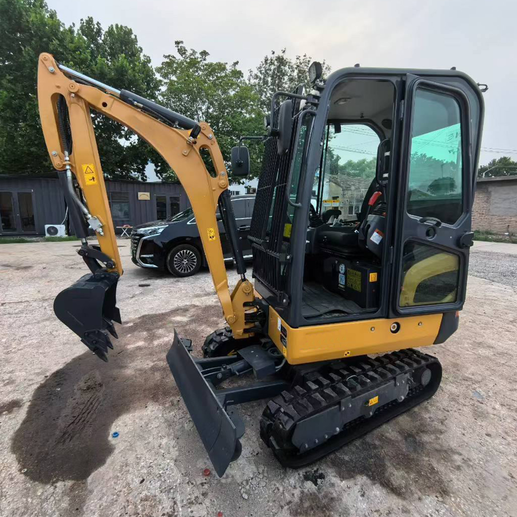 2.6 Ton Compact Hydraulic Mini Excavator Small Digger Micro Crawler Excavator For Household & Engineering