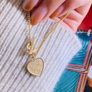 Pendentif fleur cœur en <span class=keywords><strong>or</strong></span> <span class=keywords><strong>jaune</strong></span> massif 18K personnalisé Collier <span class=keywords><strong>ras</strong></span> du <span class=keywords><strong>cou</strong></span> chaîne à maillons tendance pour femmes pour cadeaux et mariages - Product Image 3