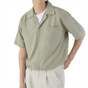 เสื้อเชิ้ตแขนสั้นผู้ชาย สีพื้น เสื้อลำลอง ปกคอปก ทรงปกติ ใส่ได้ในฤดูร้อน มีโลโก้ด้านหน้า - Product Image 1