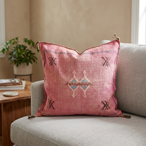Coussins faits à la main avec motifs géométriques brodés, style bohème, en coton, personnalisables, taille 20/20 pouces - Product Image 1