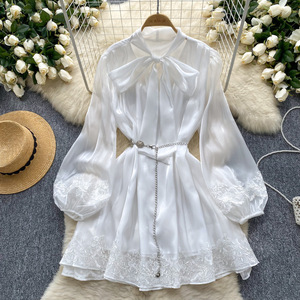 Vestidos de Mujer con Escote de Lazo, Mangas Farol Ajustables, Paneles de Encaje y Chifón Brillante a la Moda - Product Image 4