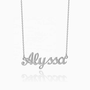 Regalo para <span class=keywords><strong>Abuela</strong></span>: Elegante Collar con Letra de Ala de Ángel Chapado al Vacío y Micro Pavé, Ideal para Propietarias de Boutiques - Product Image 2