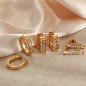 Boucles d'oreilles géométriques en acier inoxydable plaqué or avec diamants, design triangulaire et créoles, unisexe, pour un usage quotidien - Product Image 2