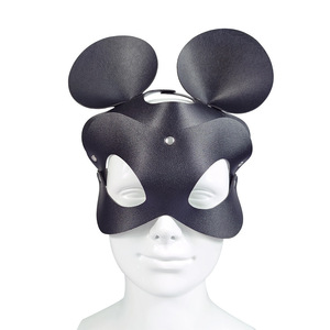 Máscara de ojo de zorro negra de media cara con tachuelas para uso adulto en Halloween - Product Image 3